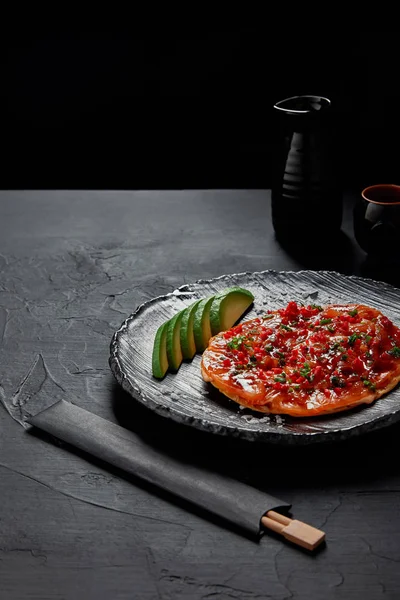 Nahaufnahme Von Köstlichen Traditionellen Japanischen Herzhaften Pfannkuchen Okonomiyaki — Stockfoto