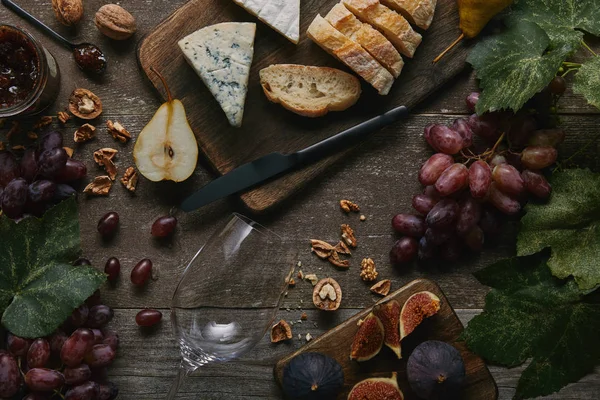 Top View Empty Wine Glass Fresh Fruits Delicious Snacks Wooden — Stock Photo, Image