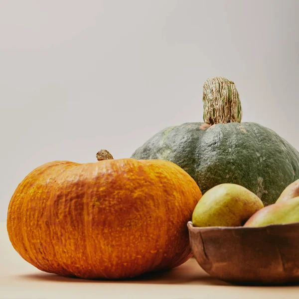 Autumnal Harvest Pumpkins Ripe Tasty Pears Tabletop — Free Stock Photo