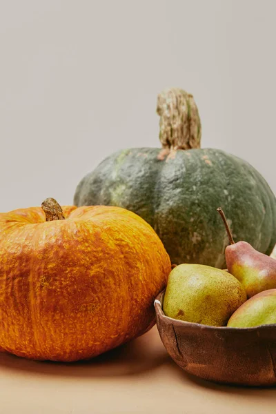 Close Autumnal Harvest Pumpkins Ripe Yummy Pears Table — Free Stock Photo