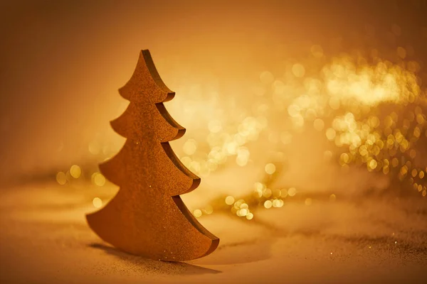 Altın Parlatıcı Noel Ağacı Üzerinde Masa Dekorasyon Için — Stok fotoğraf