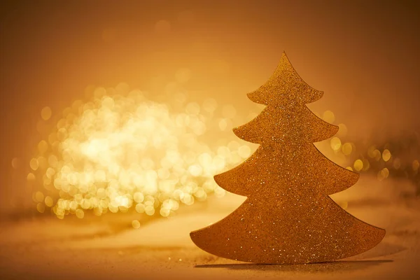 Árbol Navidad Brillante Dorado Para Decoración Mesa —  Fotos de Stock