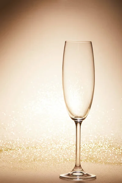 Empty Wineglass Glitter Tabletop Christmas Concept — Stock Photo, Image