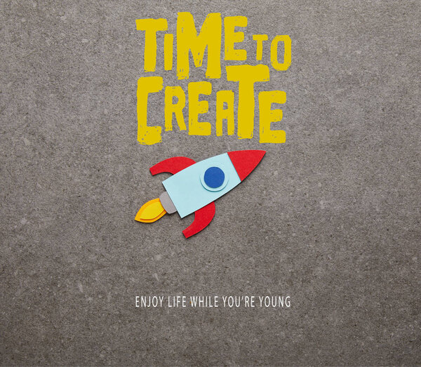 красочные ракеты ручной работы на сером фоне с "время, чтобы создать" вдохновение
  
