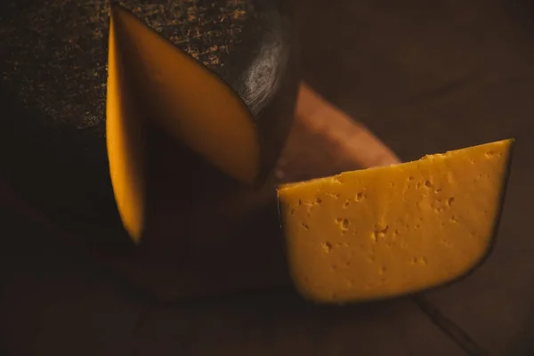 Close Shot Sliced Cheese Wooden Surface — Stock Photo, Image