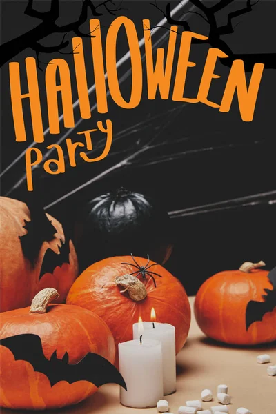 Тыквы Бумажными Летучими Мышами Паутиной Столе Надписью Halloween Party — стоковое фото