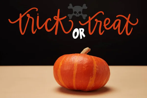 Ett Orange Pumpa Bord Med Skalle Och Trick Treat Halloween — Stockfoto