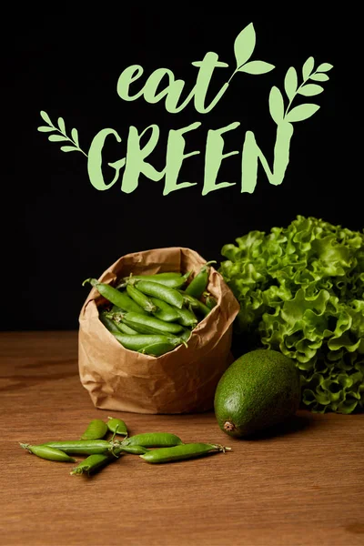Nahaufnahme Von Avocado Grünen Erbsen Und Salat Auf Holzoberfläche Mit — Stockfoto