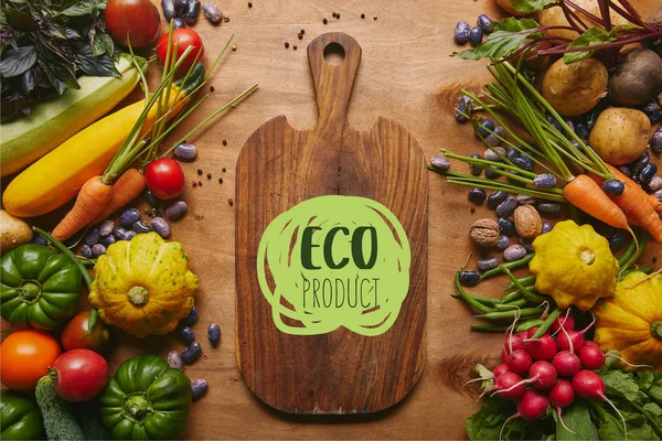 エコ製品 のレタリングと木製のテーブルで夏野菜のまな板  — 無料ストックフォト