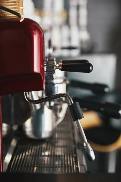 Nahaufnahme Einer Professionellen Kaffeemaschine Kaffeehaus — Stockfoto