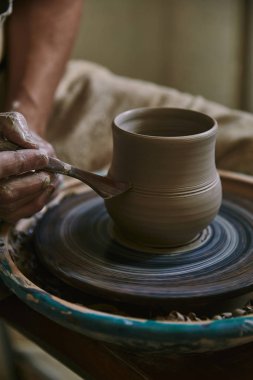 profesyonel potter kil çömlek atölyesi'nde dekorasyon görünümünü kapat