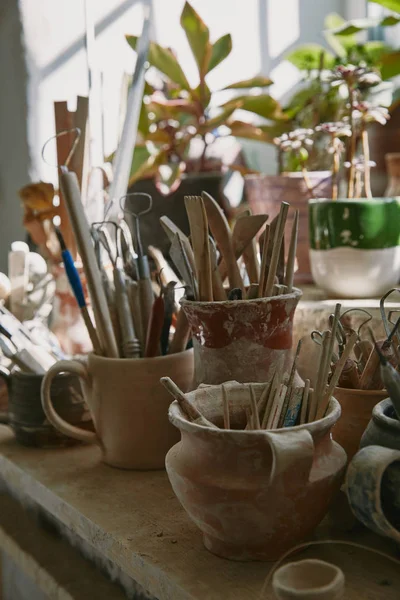 Selective Focus Pottery Tools Paintbrushes Table Pottery Studio — Stock Photo, Image
