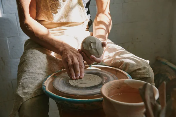 Partial View Professional Potter Working Clay Workshop — Free Stock Photo