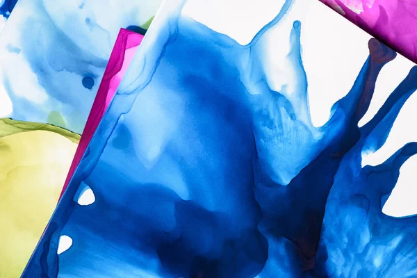 蓝色和紫色飞溅的酒精墨水作为抽象背景 — 图库照片