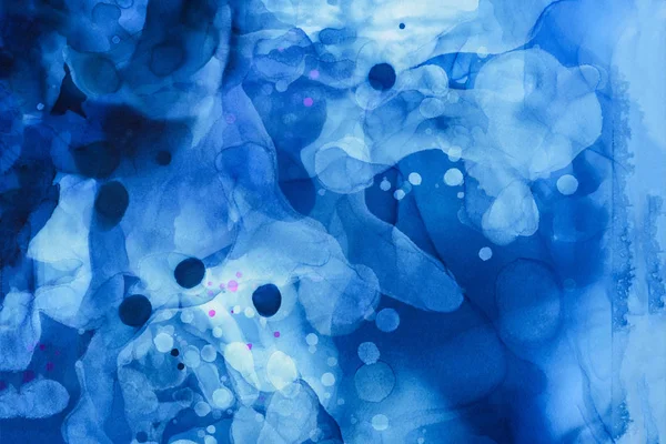 作为抽象背景的酒精墨水的深蓝色飞溅 — 图库照片