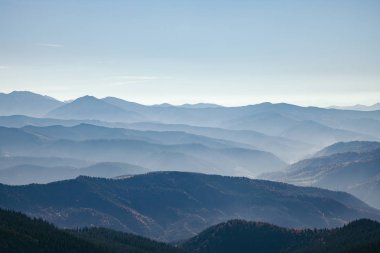 doğal Puslu Dağlar peyzaj, Karpatlar, Ukrayna havadan görünümü