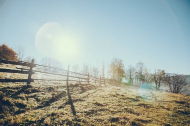 ahşap mera çit içinde Vorokhta, Karpatlar, Ukrayna