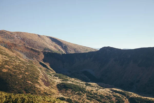 Hermoso Paisaje Colinas Bajo Cielo Azul Cárpatos Ucrania — Foto de stock gratis