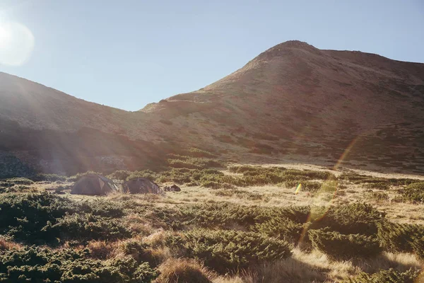 Bellas Montañas Paisaje Bajo Cielo Puesta Del Sol Cárpatos Ucrania — Foto de stock gratis