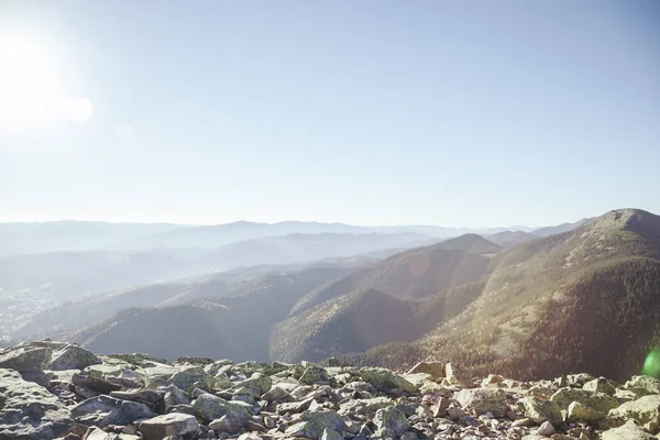 Belas Montanhas Paisagem Sob Luz Sol Cárpatos Ucrânia — Fotografia de Stock