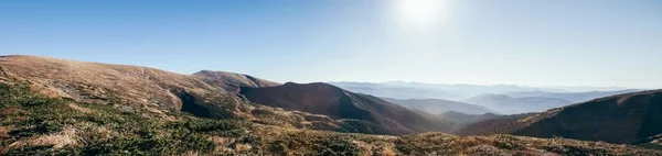 Panorámás Kilátás Nyílik Táj Gyönyörű Napsütéses Napon Kárpátok Ukrajna — Stock Fotó