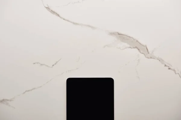Pohled Shora Digitální Tabletu Bílý Mramor Povrch — Stock fotografie zdarma