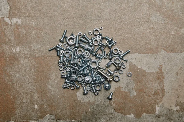 Top View Screws Bolts Arranged Background Old Surface — Free Stock Photo