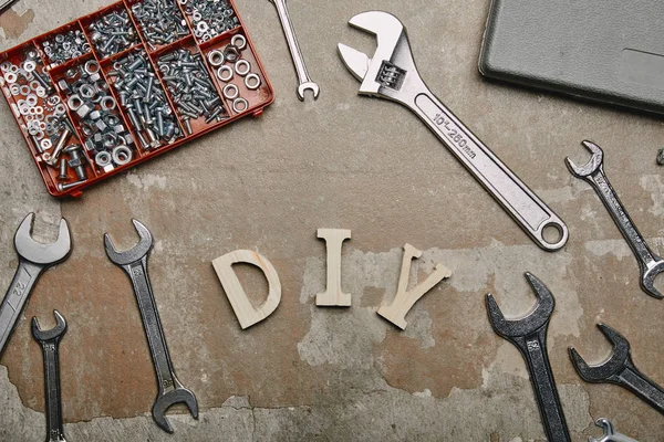 Flat Lay Diy Sign Set Carpentry Tools Old Surface — Free Stock Photo