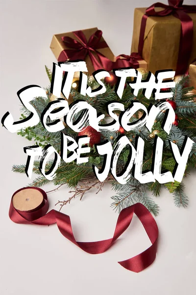 크리스마스 전나무와 그것은 유쾌한 영감과 — 무료 스톡 포토