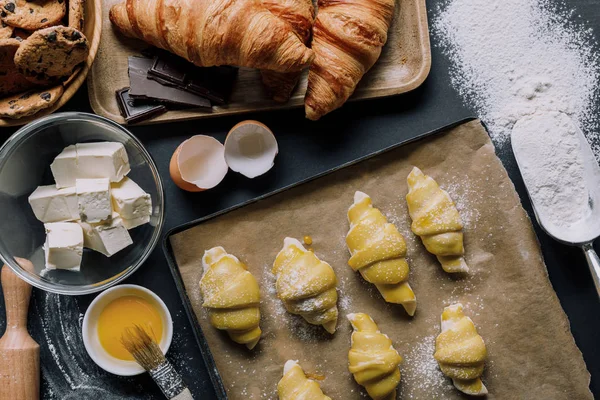 Flat Lay Dough Croissants Tray Yolk Brush Ingredients Table Covered — Stock Photo, Image