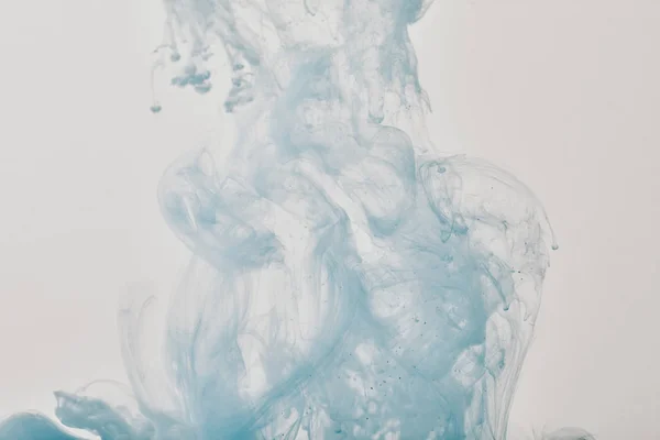 在水中的蓝色油漆漩涡的艺术背景 — 图库照片