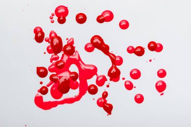 oje gri izole soyut kırmızı ve pembe üstten görünüm damla