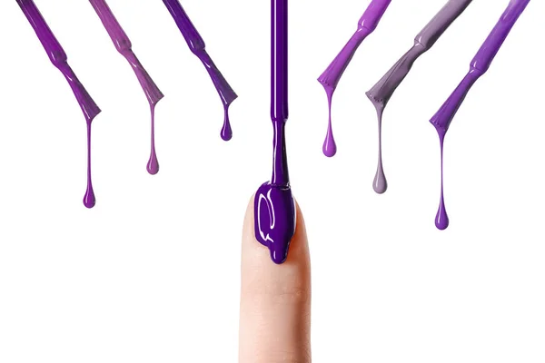 Gota Bagunçada Esmalte Roxo Brilhante Pingando Prego Isolado Branco — Fotografia de Stock