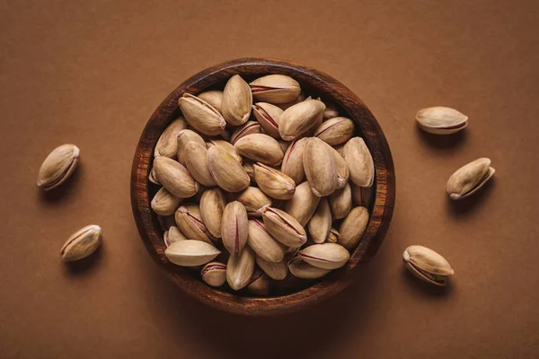 Top View Pistachio Nuts Wooden Bowl Brown Backdrop — Stock Photo, Image