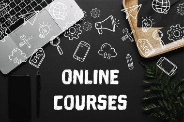 Smartphone ve siyah arka plan ile 