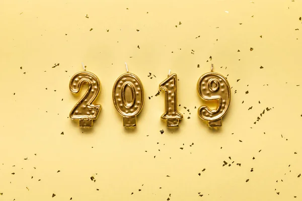 Golden 2019 Candles Festive Confetti Beige Background — Stock Photo, Image