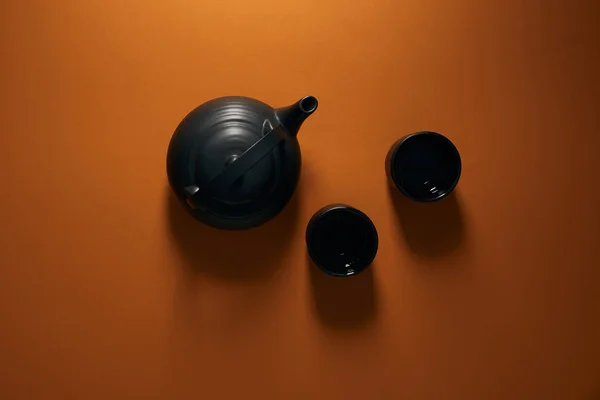 Vue Dessus Théière Céramique Noire Avec Des Tasses Sur Fond — Photo