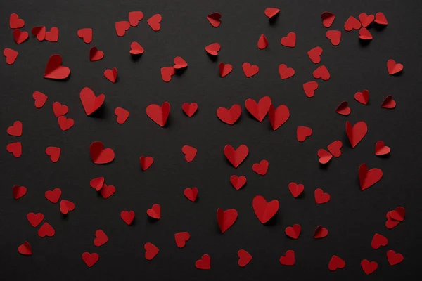Ομαλή Μαύρο Φόντο Αντίγραφο Χώρου Και Χαρτί Κόψτε Κόκκινες Καρδιές — Φωτογραφία Αρχείου