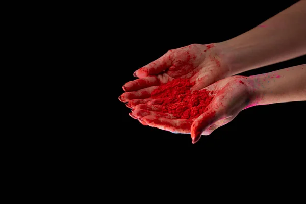 Siyah Izole Kırmızı Holi Tozu Tutan Yetişkin Kadın Kırpılmış Görünümünü — Stok fotoğraf