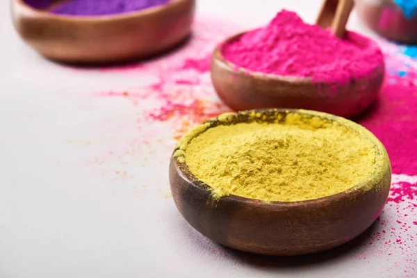 Selective Focus Wooden Bowls Yellow Pink Blue Purple Holi Powder — Stock Photo, Image