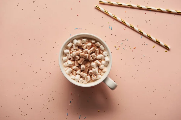 Bovenaanzicht Van Zoete Cacao Met Marshmallows Buurt Van Snoep Stokken — Stockfoto