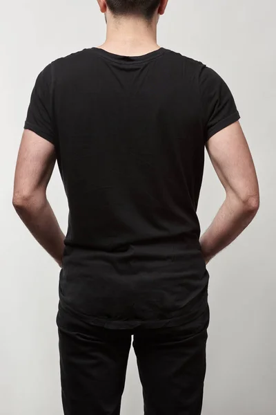 Baksidan Mannen Svart Shirt Med Kopia Utrymme Isolerad Grå — Stockfoto