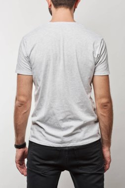 arkadan görünüşü t-shirt kopya alanı ile izole temel Beyazlı adam gri