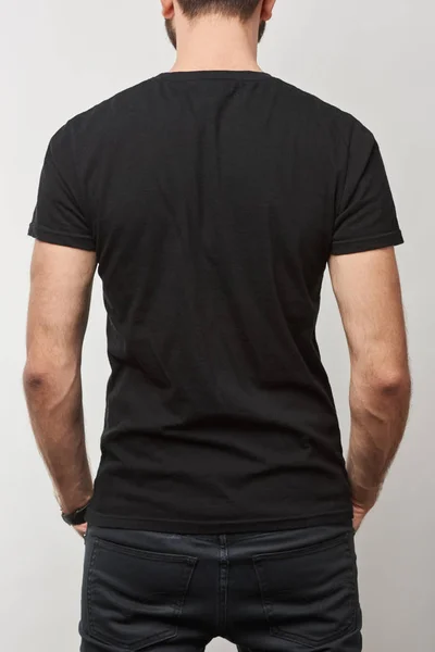 黑色棉质 T恤的男子的背面视图与复制空间隔离在灰色 — 图库照片