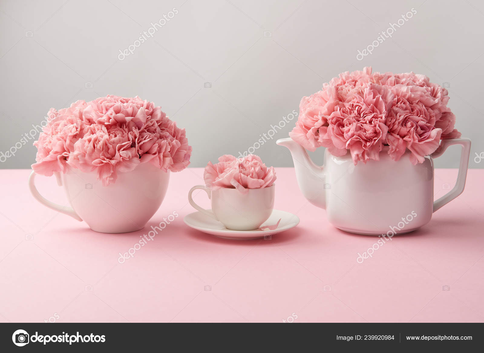 Tasses Blanches Bouilloire Avec Belles Fleurs Roses Sur Fond