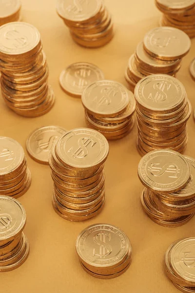 Rânduri Monede Aurii Semne Dolar Izolate Conceptul Portocaliu Patrick Day — Fotografie, imagine de stoc