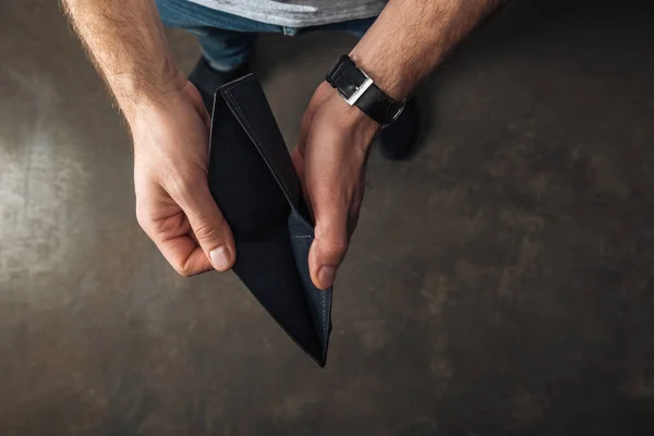 Top View Man Holding Empty Wallet Dark Background — Stock Photo, Image