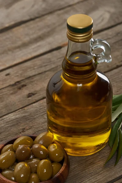 Oil Bottle Bowl Olives Olive Tree Leaves Wooden Surface — Stock Photo, Image