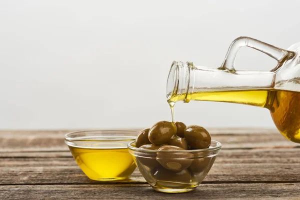 Glass Bowl Full Oil Pouring Oil Glass Bowl Olives Wooden — Stock Photo, Image