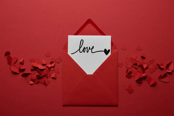 Top View Envelope Love Lettering Paper Cut Hearts Red Background — Stock Photo, Image